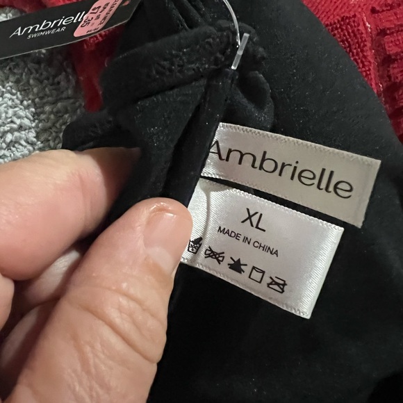 Nwt ambrielle bikini top size XL - Picture 4 of 4